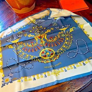 Hermes silk scarf. Parures de Sables